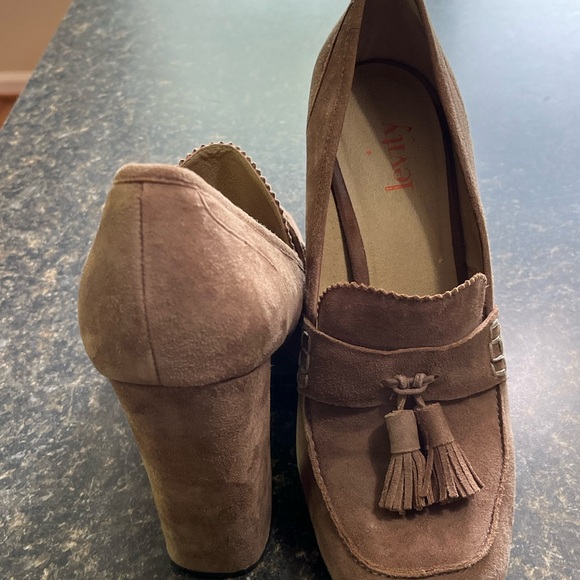 High-heeled, tasseled suede loafers. - Picture 2 of 3